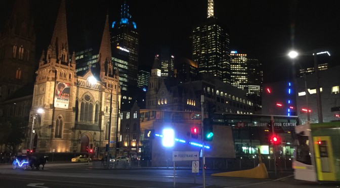 メルボルン、カラフルに彩られる夜の街並み：オーストラリア旅行記 ②