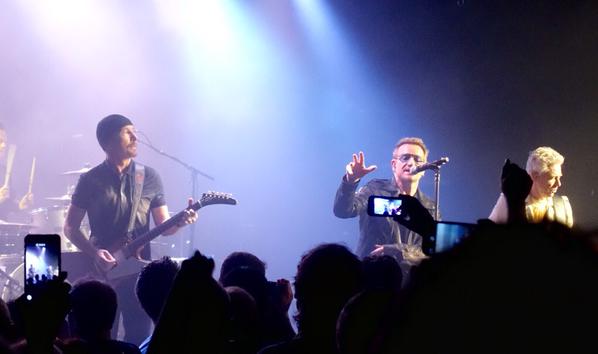 U2 at The Roxy : わずか500名を前に披露されたプレミア公演