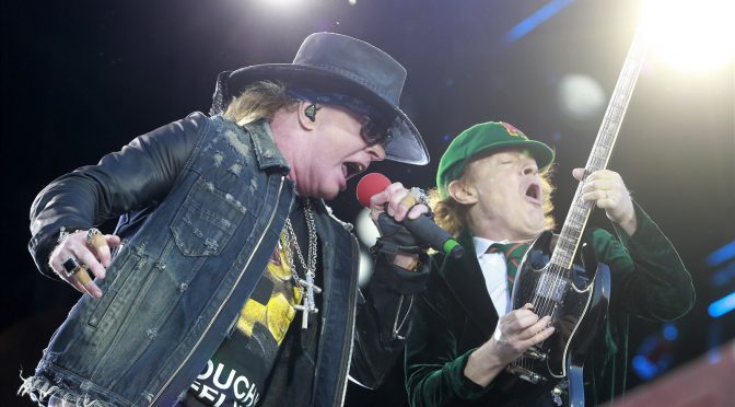 AC/DC Rock or Bust Tourで W.Axl Rose と Touch Too Much をライヴパフォーマンス & ブライアン・ジョンソンはファンに神対応