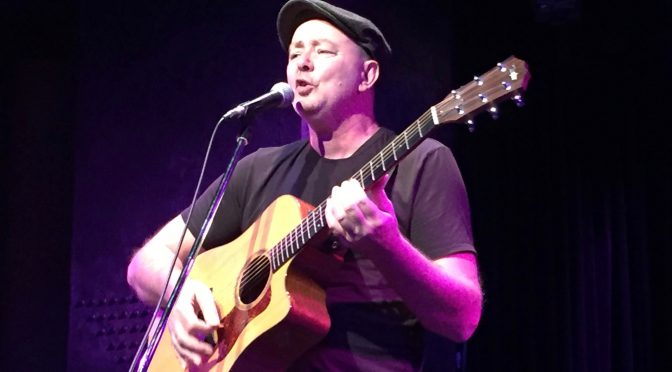 フランシス・ダナリー、27年ぶりで蘇ったユニークでクセになるIT BITESの世界観：Francis Dunnery Acoustic Night 体感記