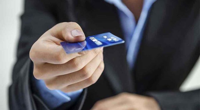 オーストラリア ライフスタイル＆ビジネス研究所：デビットカードの決済額、クレジットカードを上回る