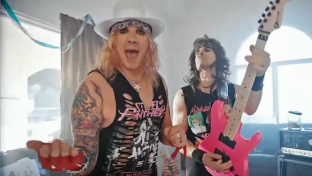 STEEL PANTHER “LOWER THE BAR”から第3弾PV Poontang Boomerang 公開！も、日本視聴は・・