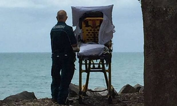 オーストラリア ライフスタイル＆ビジネス研究所：患者の「最後の願い」でビーチに寄り道した救急隊員